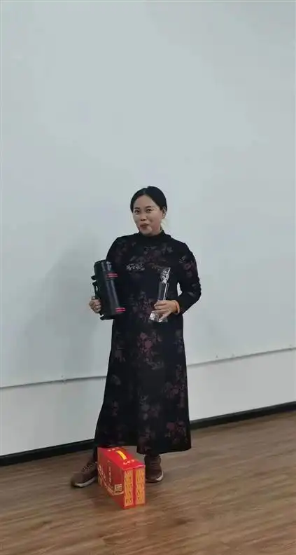 “路上高歌,干到退休”,她用三年从餐馆“刘阿姨”变身“宜昌一姐”