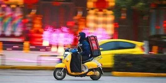 公务员下班后送外卖、开滴滴、出租店面,是否违纪?