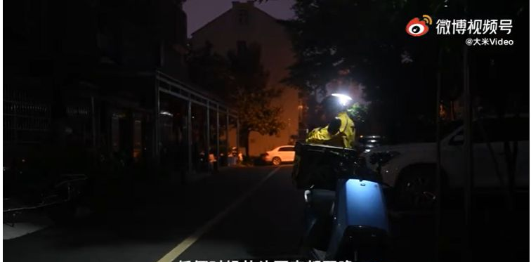 中年人转行网约车_银行行长送外卖_开网约车也能送外卖